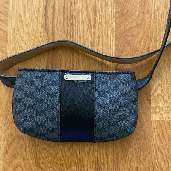 Michael Kors Waist Purse Logo Body Belt (Womens) Size: Small/Medium - Picture 1 of 3